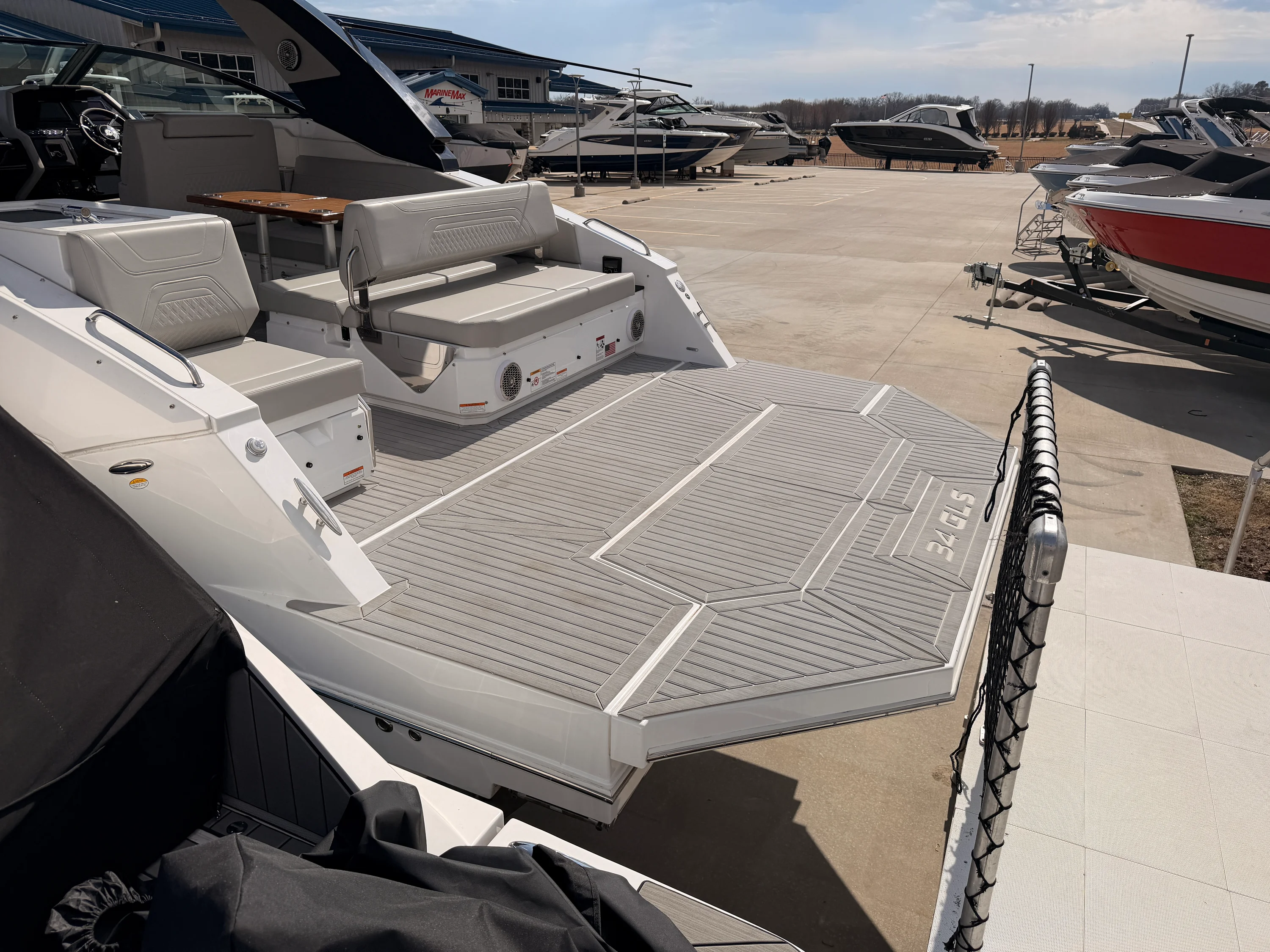 2025 Cruisers Yachts 34 GLS Image Thumbnail #3