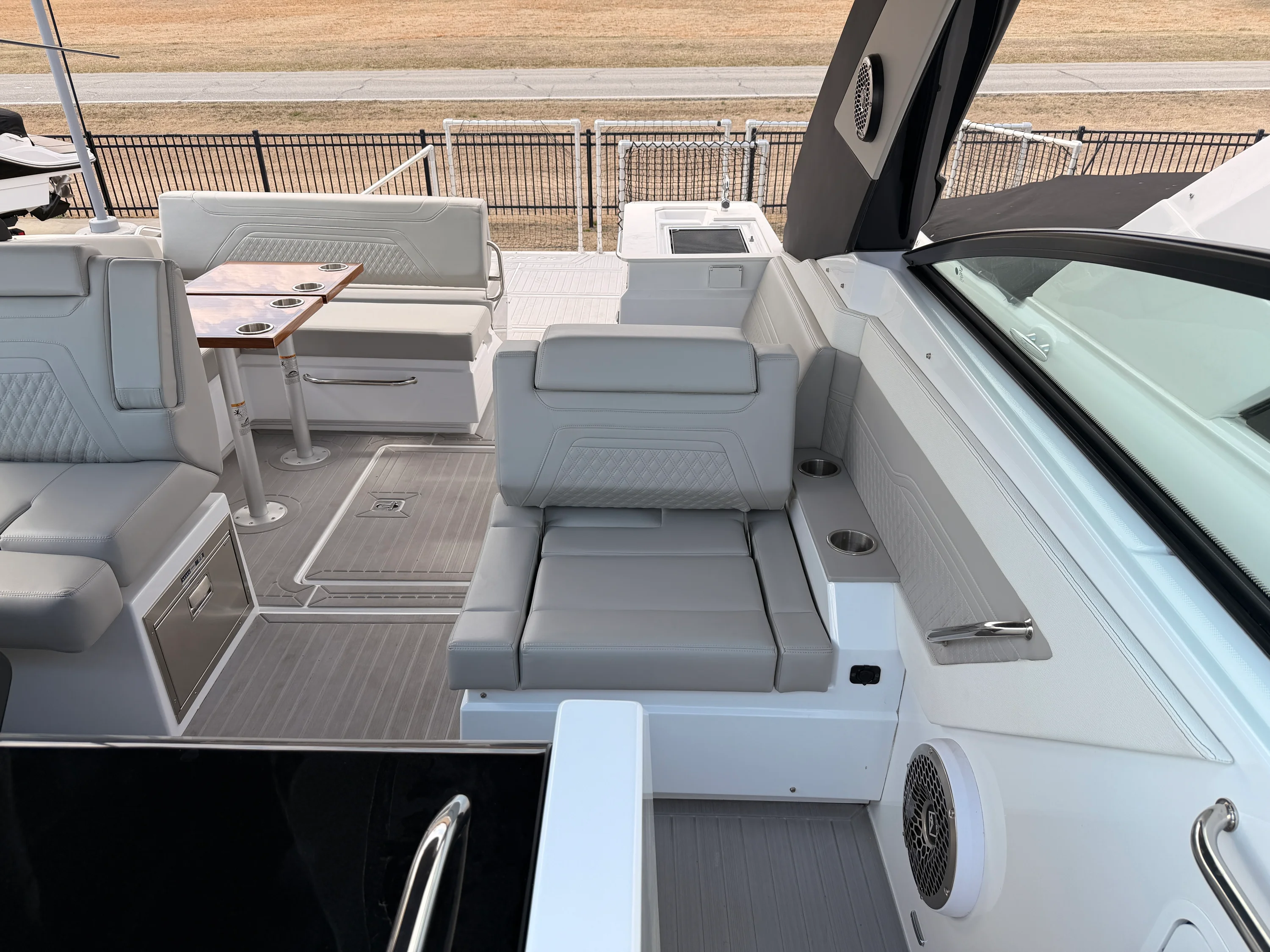 2025 Cruisers Yachts 34 GLS Image Thumbnail #15