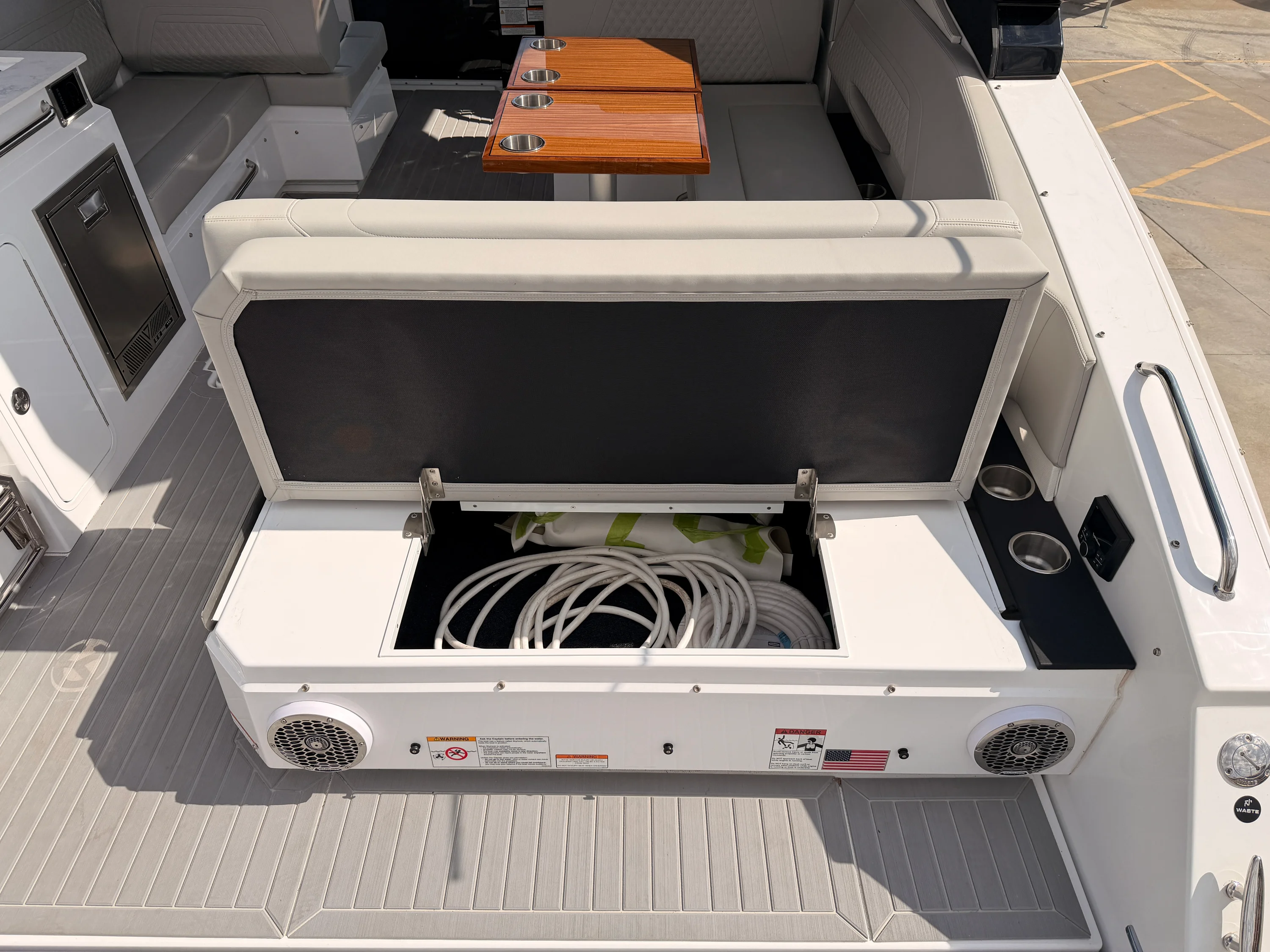 2025 Cruisers Yachts 34 GLS Image Thumbnail #7