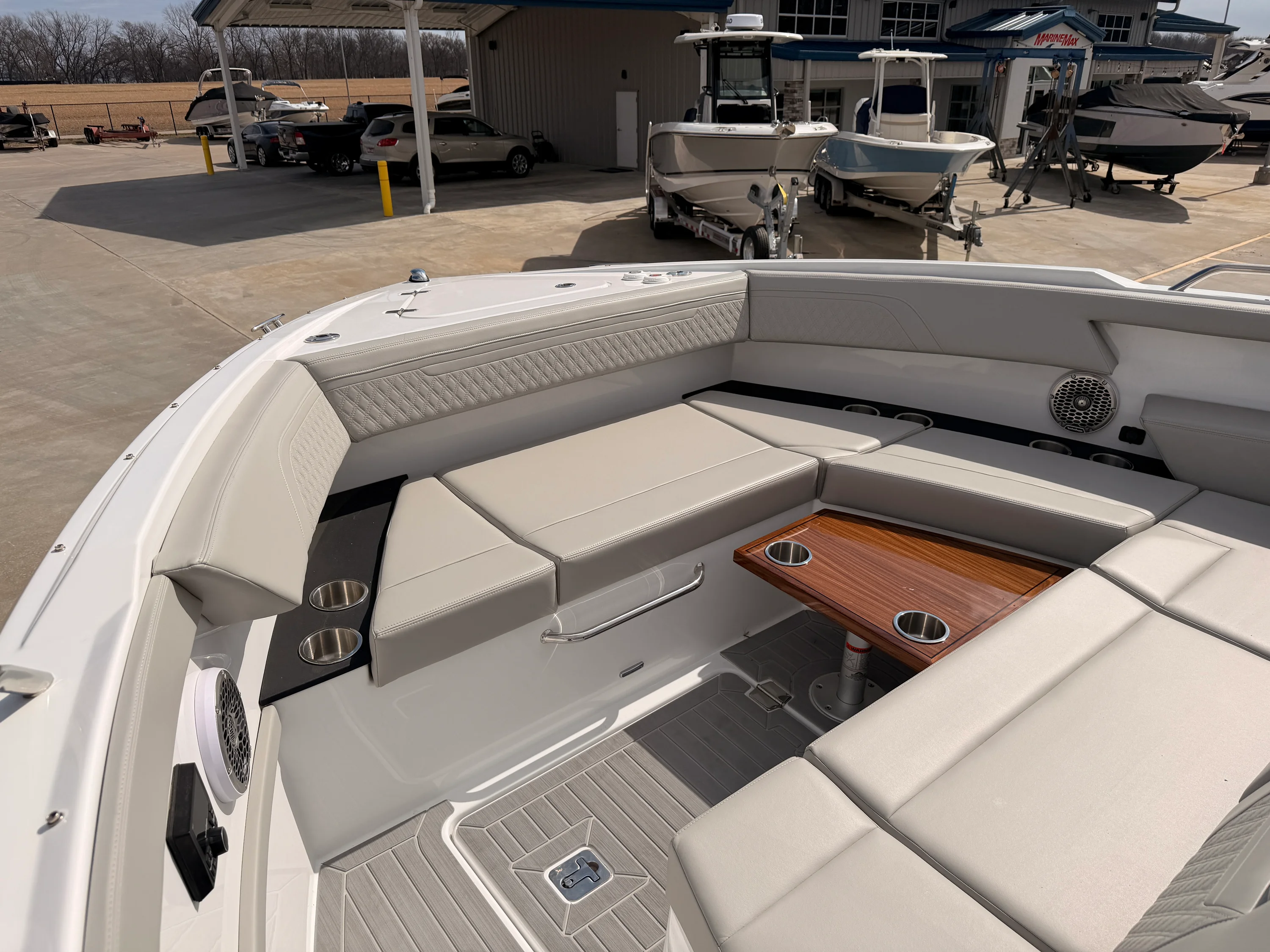 2025 Cruisers Yachts 34 GLS Image Thumbnail #18