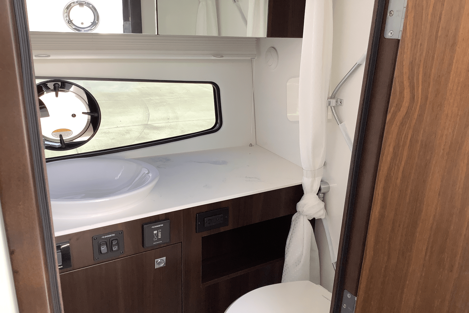 2025 Cruisers Yachts 34 GLS Image Thumbnail #39