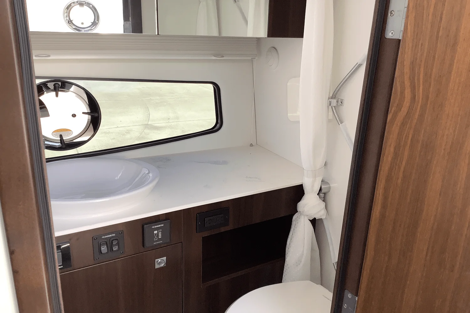 2025 Cruisers Yachts 34 GLS Image Thumbnail #39