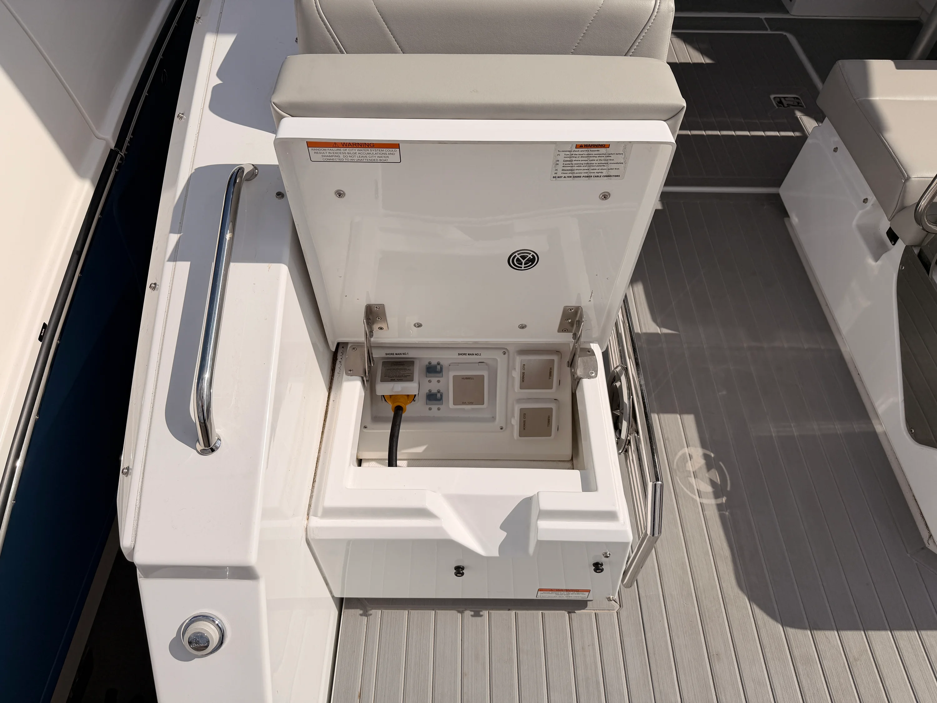 2025 Cruisers Yachts 34 GLS Image Thumbnail #8