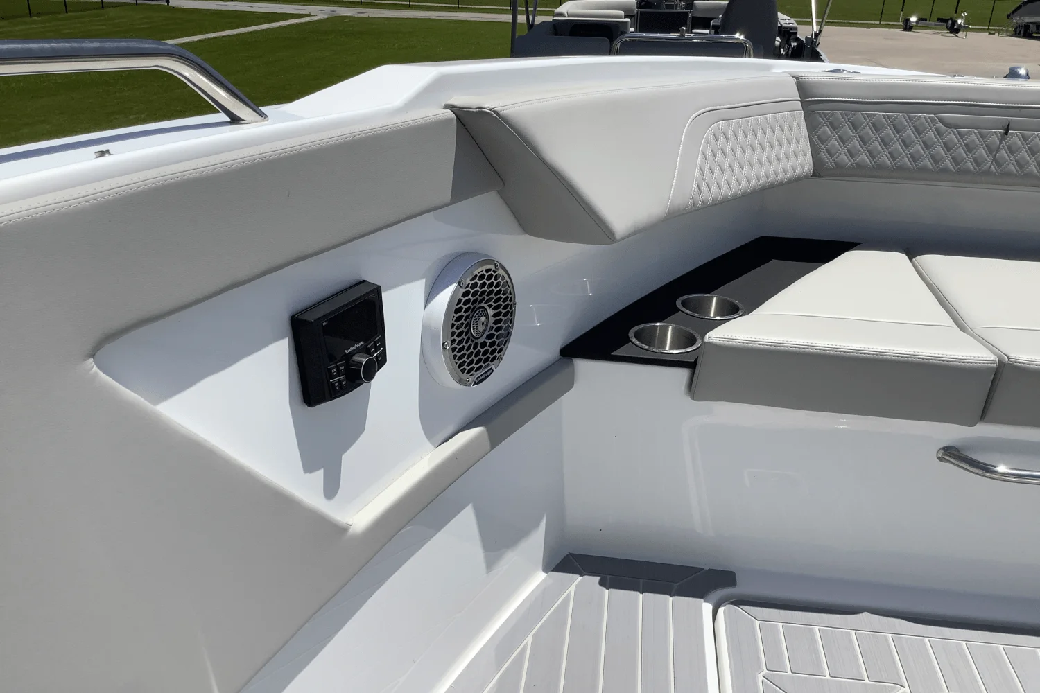 2025 Cruisers Yachts 34 GLS Image Thumbnail #28