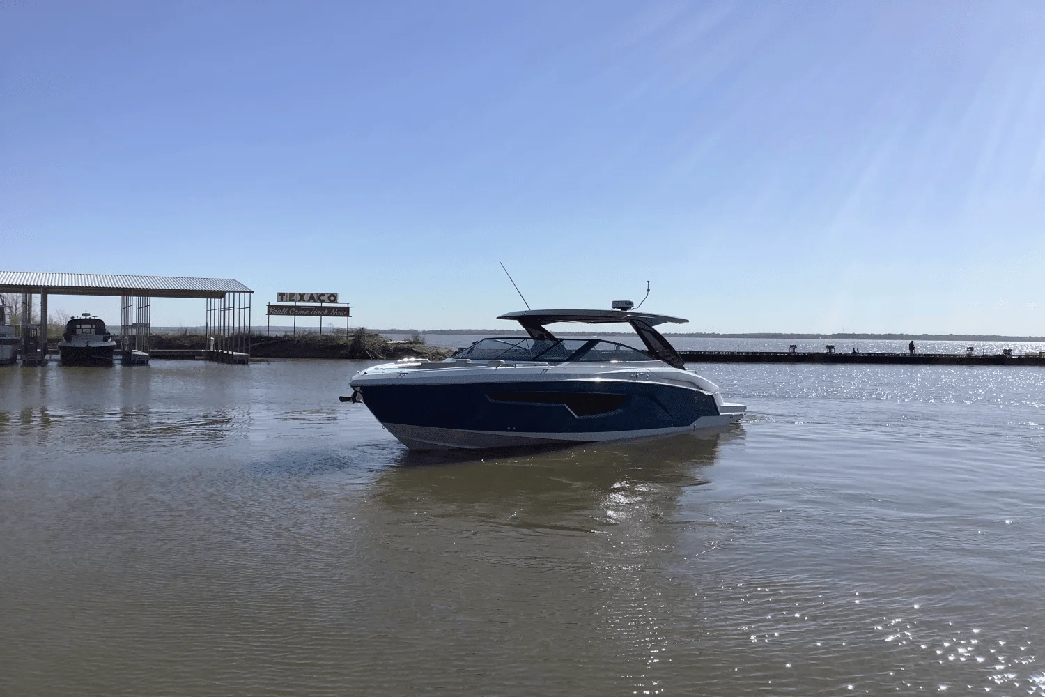 2025 Cruisers Yachts 34 GLS Image Thumbnail #3