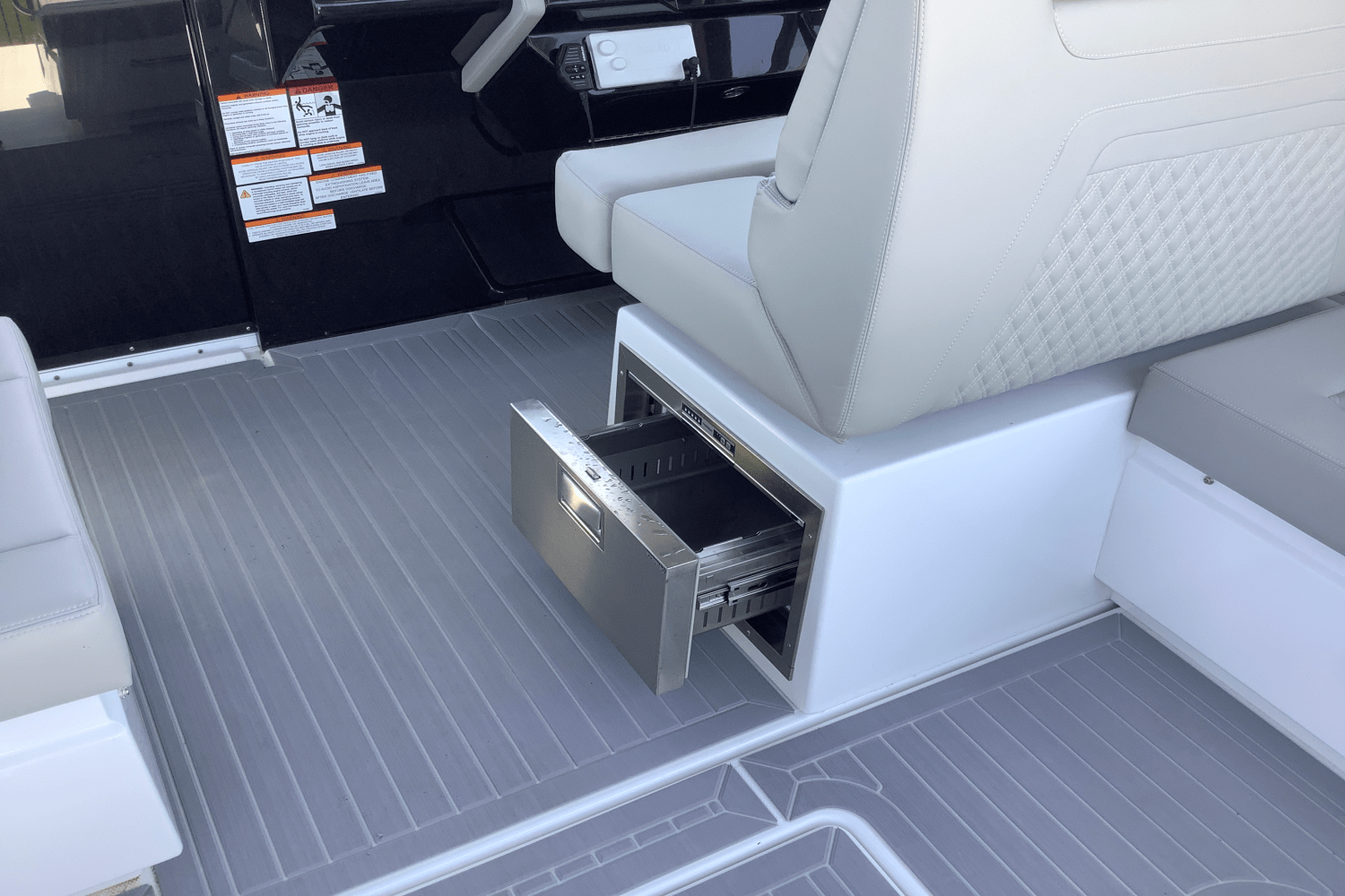 2025 Cruisers Yachts 34 GLS Image Thumbnail #21