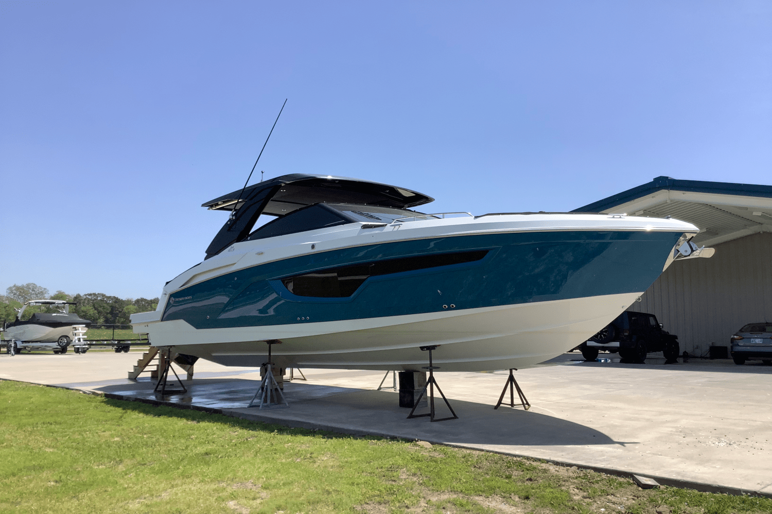 2025 Cruisers Yachts 34 GLS Image Thumbnail #1