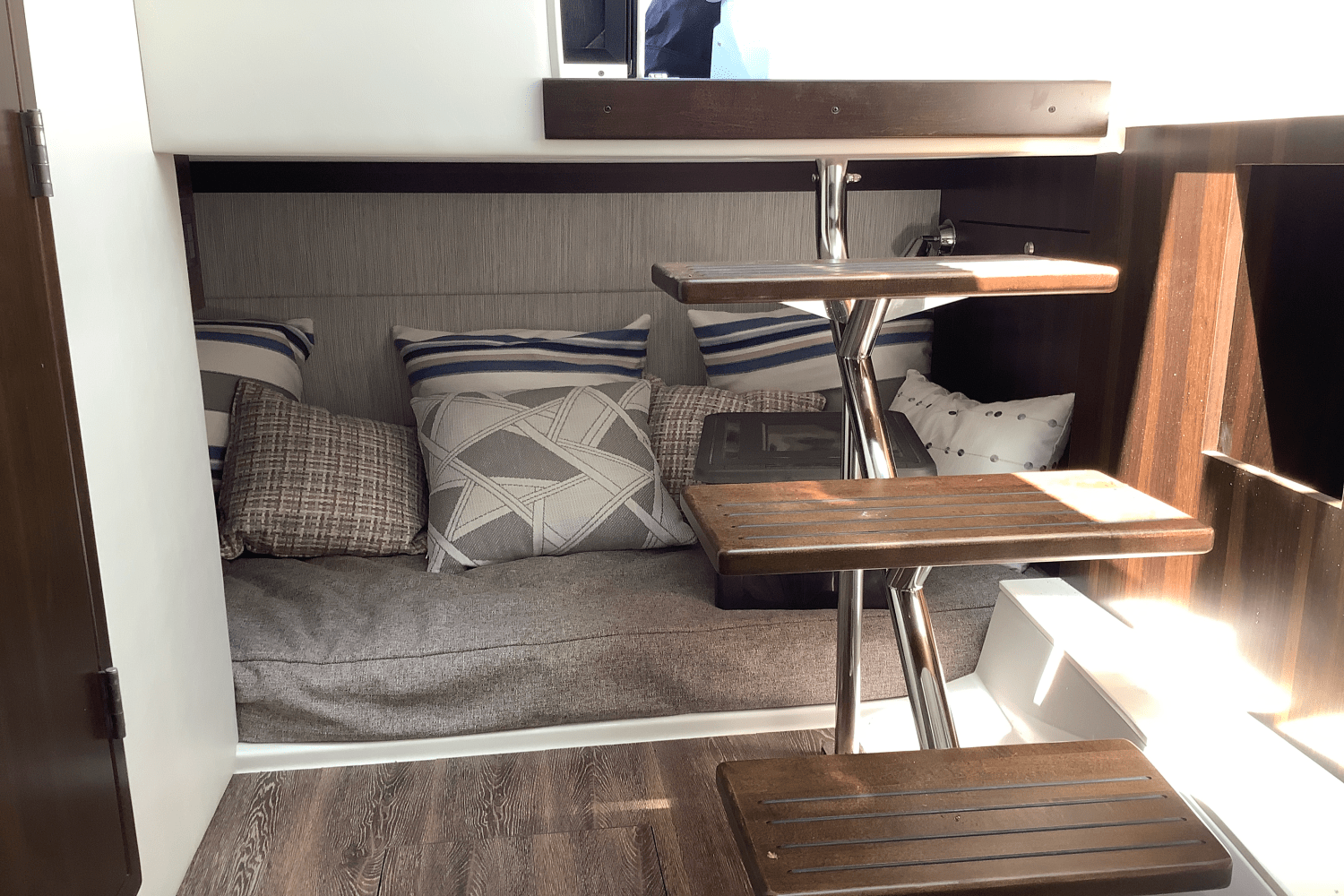 2025 Cruisers Yachts 34 GLS Image Thumbnail #37