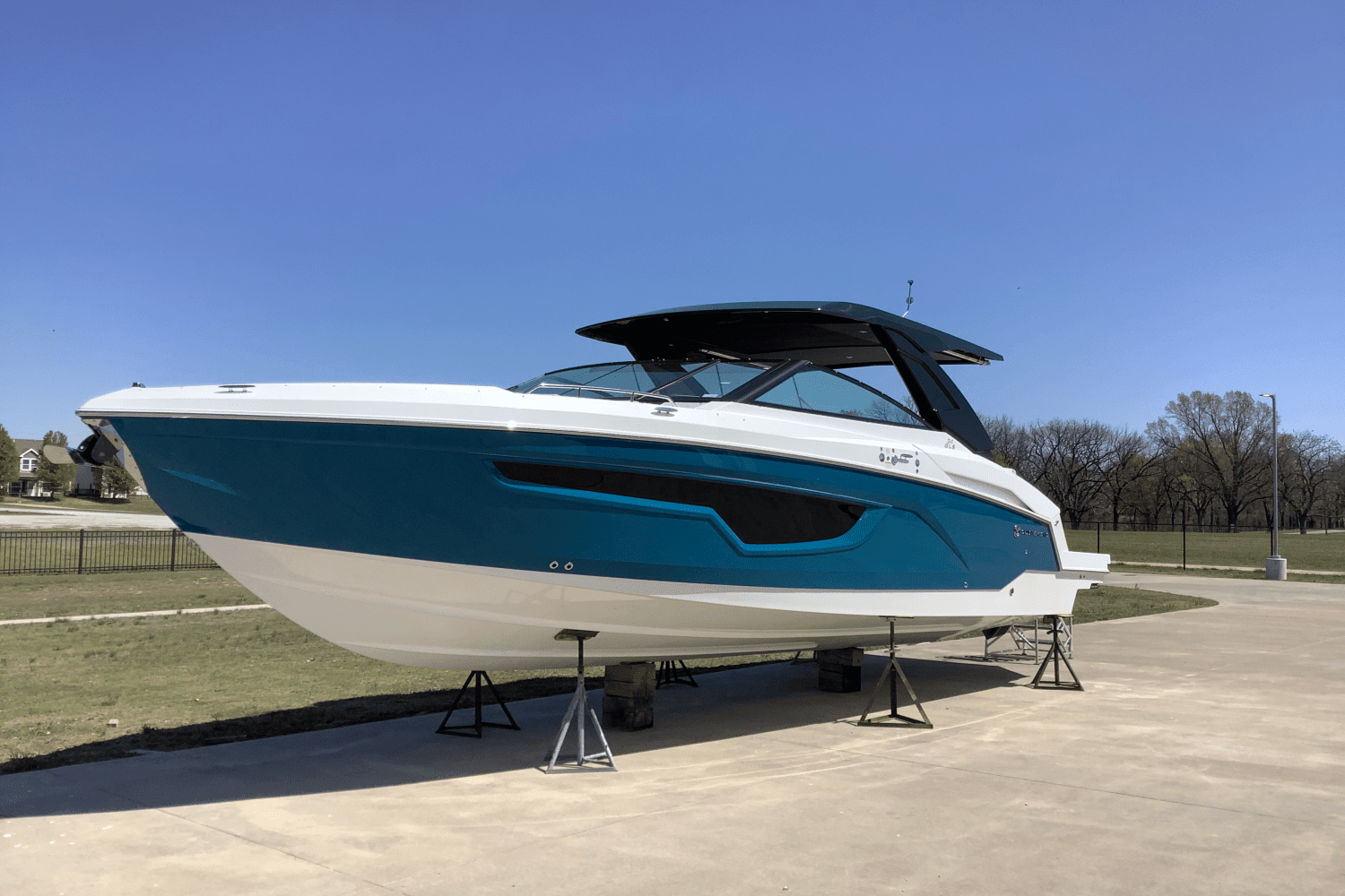 2025 Cruisers Yachts 34 GLS Image Thumbnail #0