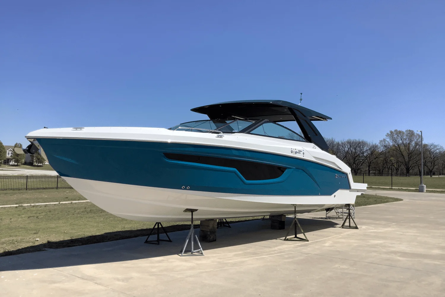 2025 Cruisers Yachts 34 GLS Image Thumbnail #0