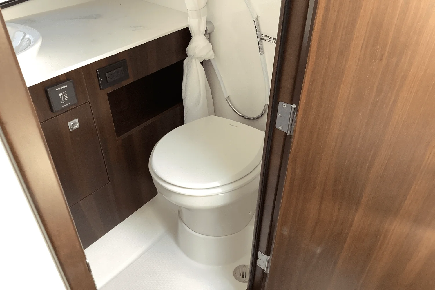 2025 Cruisers Yachts 34 GLS Image Thumbnail #38