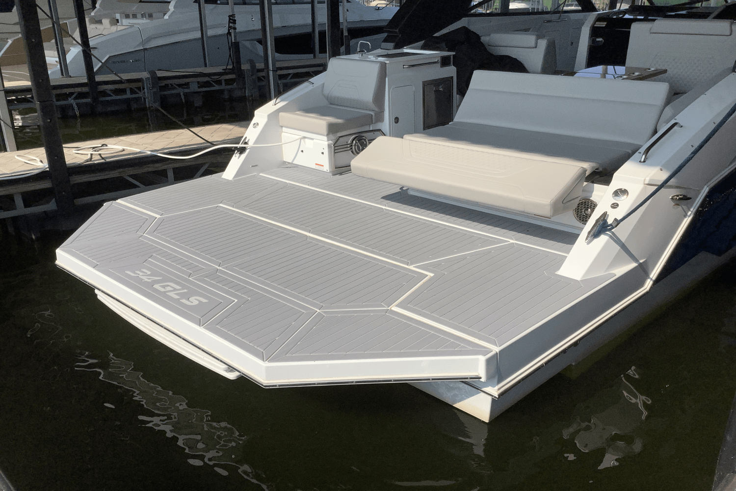 2025 Cruisers Yachts 34 GLS Image Thumbnail #5