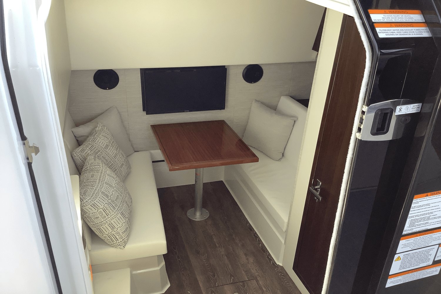 2025 Cruisers Yachts 34 GLS Image Thumbnail #34