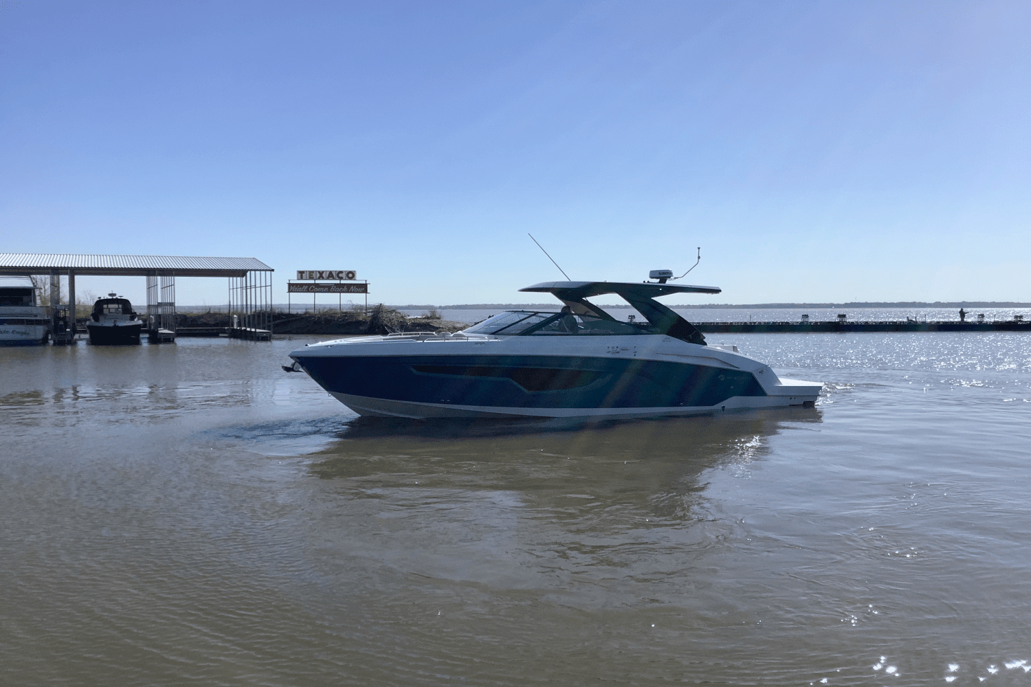 2025 Cruisers Yachts 34 GLS Image Thumbnail #4