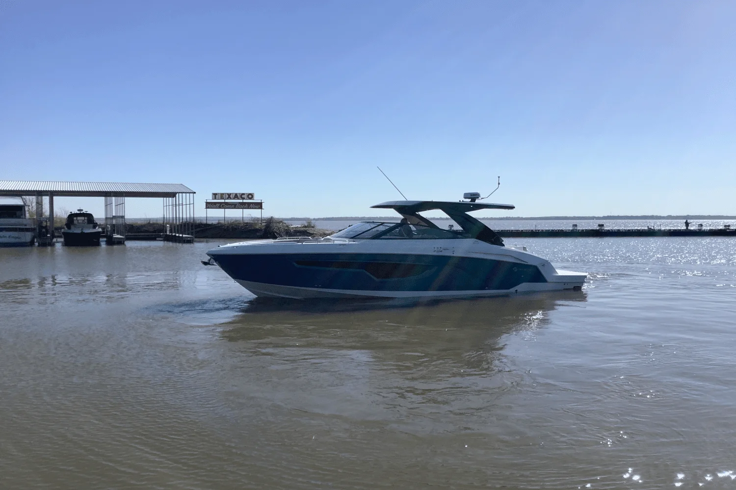 2025 Cruisers Yachts 34 GLS Image Thumbnail #4