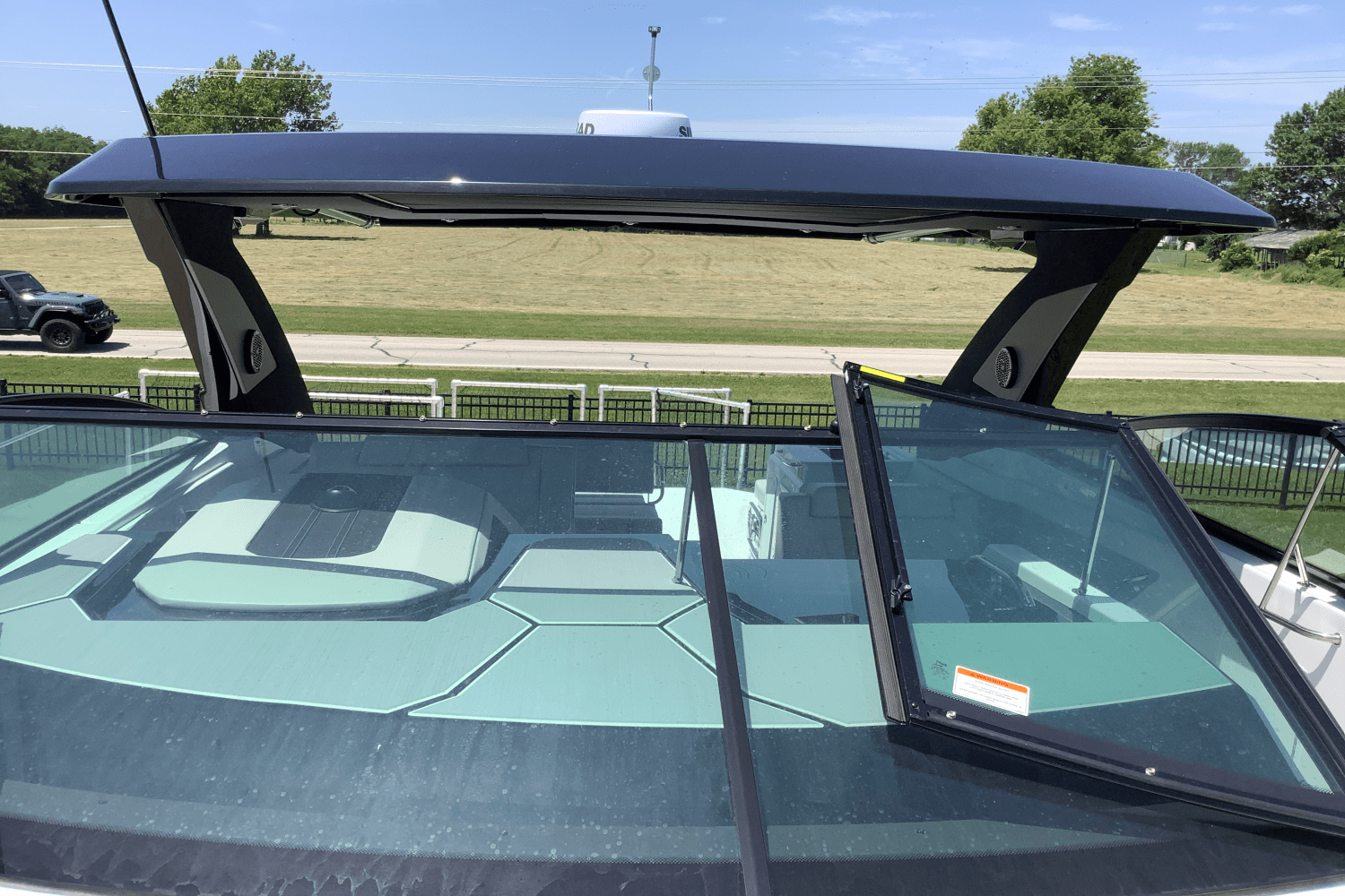 2025 Cruisers Yachts 34 GLS Image Thumbnail #32