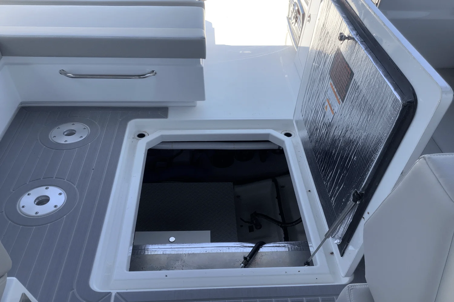 2025 Cruisers Yachts 34 GLS Image Thumbnail #22