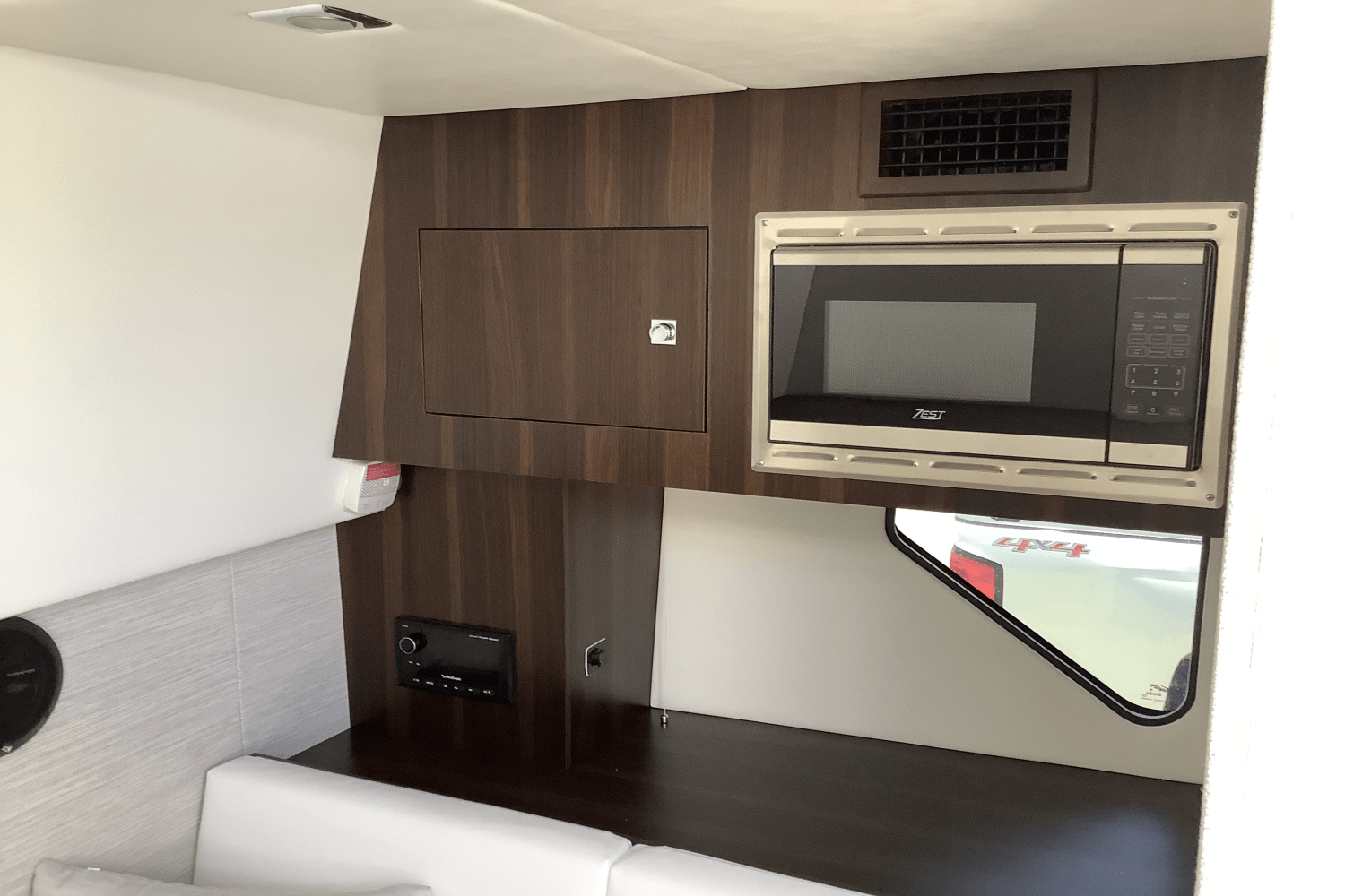 2025 Cruisers Yachts 34 GLS Image Thumbnail #33