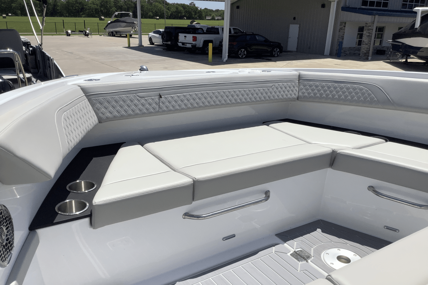 2025 Cruisers Yachts 34 GLS Image Thumbnail #27