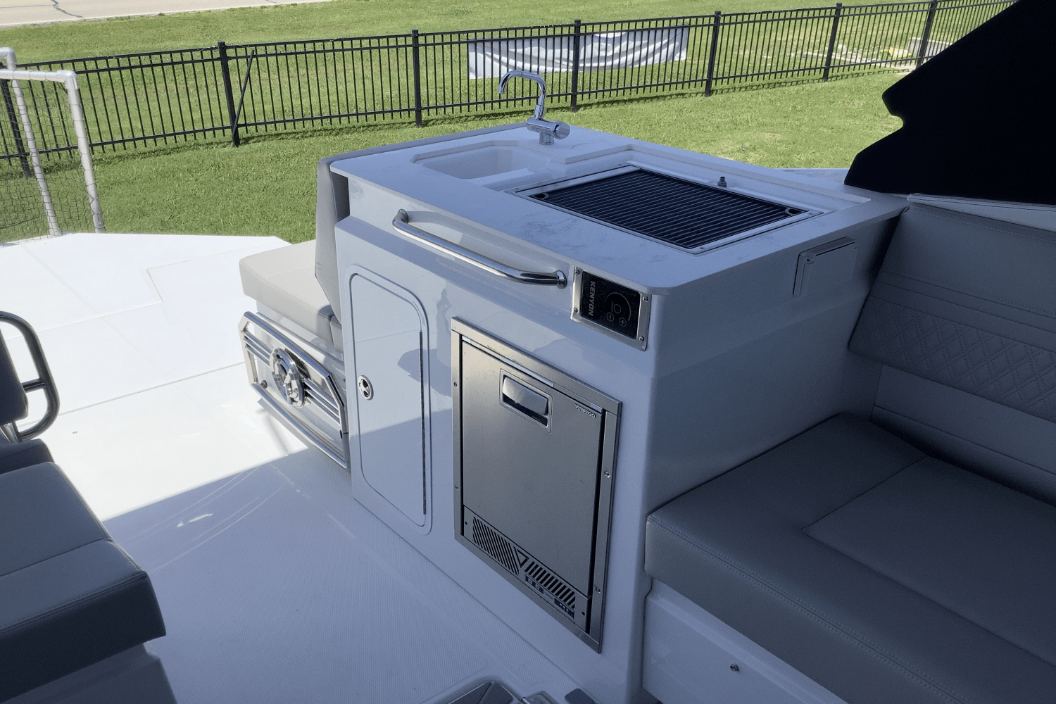 2025 Cruisers Yachts 34 GLS Image Thumbnail #10