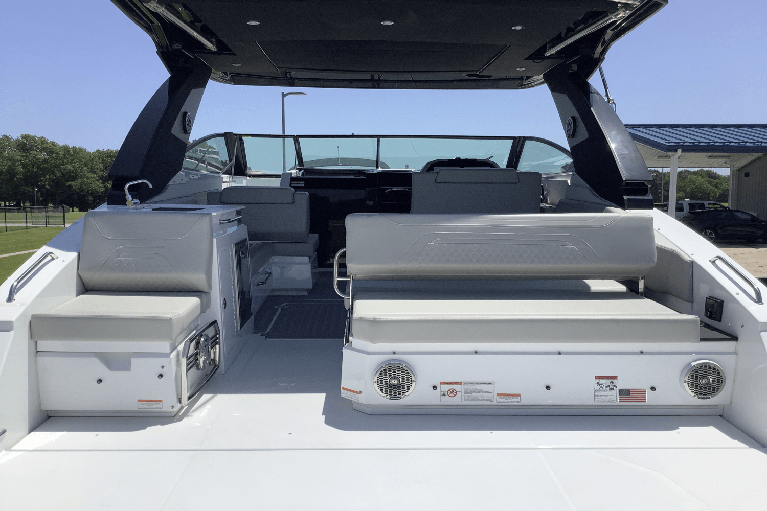 2025 Cruisers Yachts 34 GLS Image Thumbnail #7