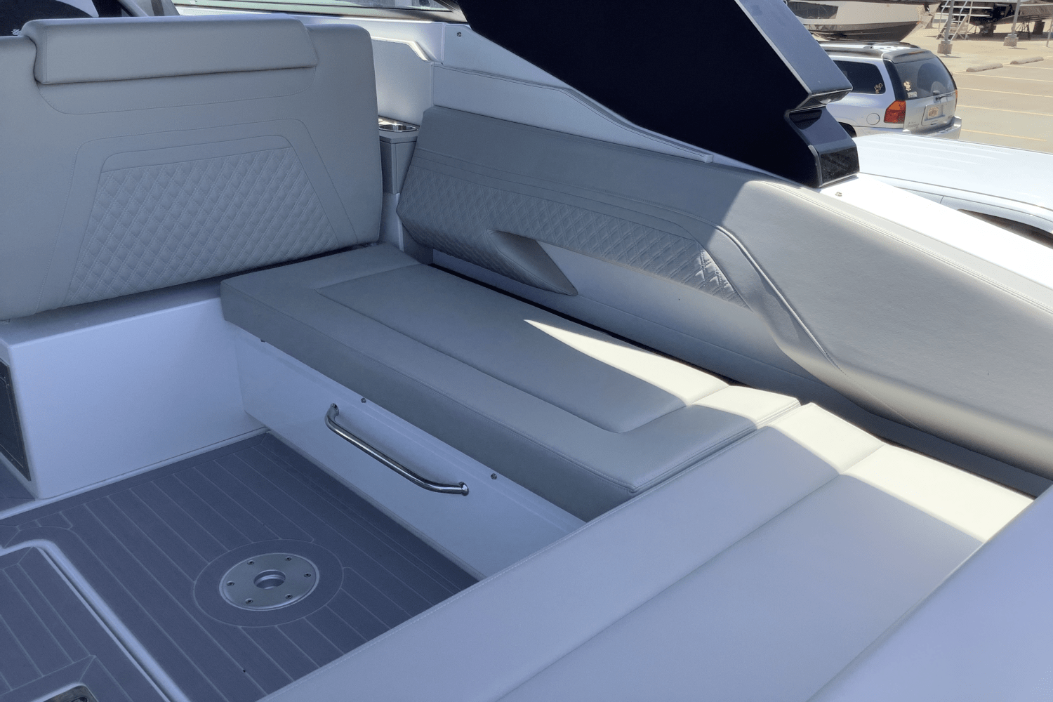 2025 Cruisers Yachts 34 GLS Image Thumbnail #13