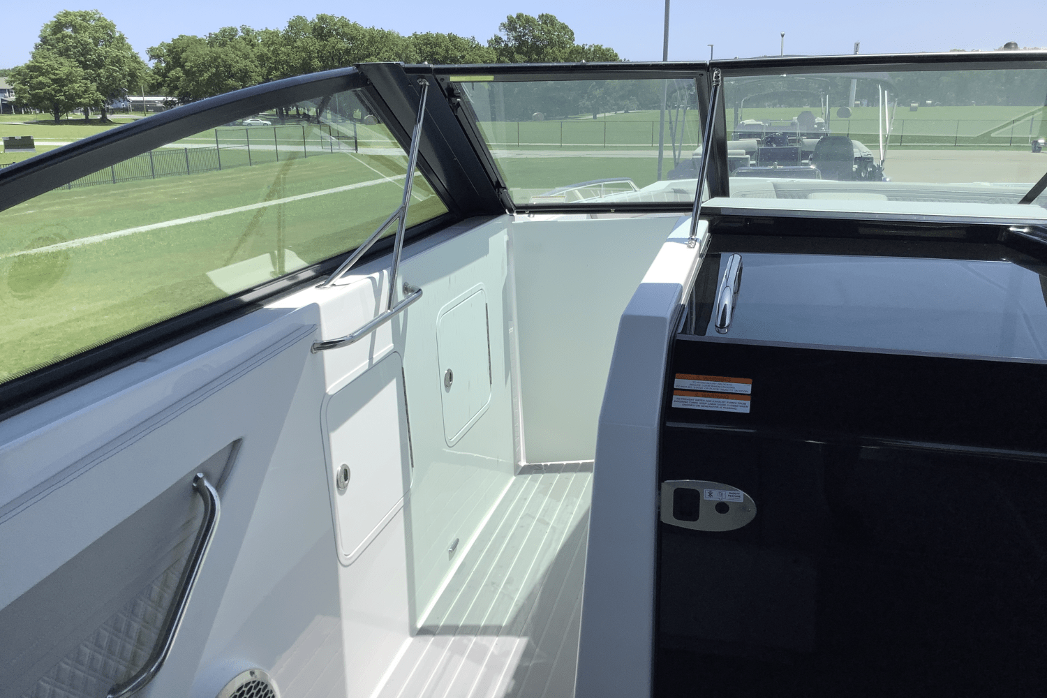 2025 Cruisers Yachts 34 GLS Image Thumbnail #23
