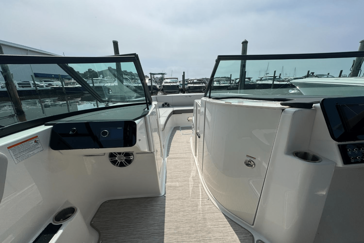 2025 Sea Ray SDX 270 Outboard Image Thumbnail #31