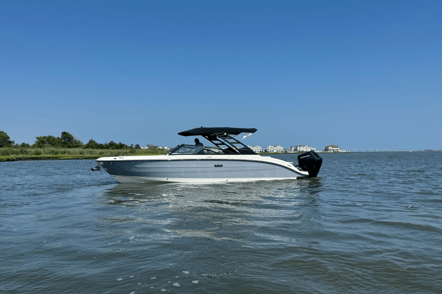 2025 Sea Ray SDX 270 Outboard Image Thumbnail #3
