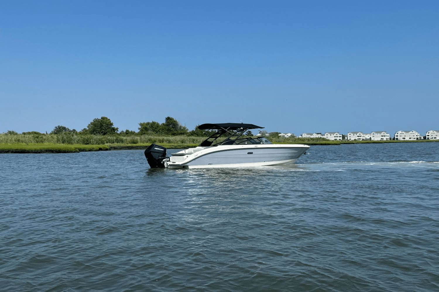 2025 Sea Ray SDX 270 Outboard Image Thumbnail #15