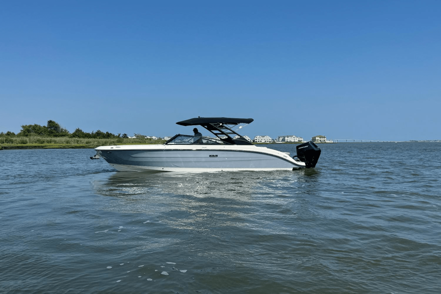 2025 Sea Ray SDX 270 Outboard Image Thumbnail #4