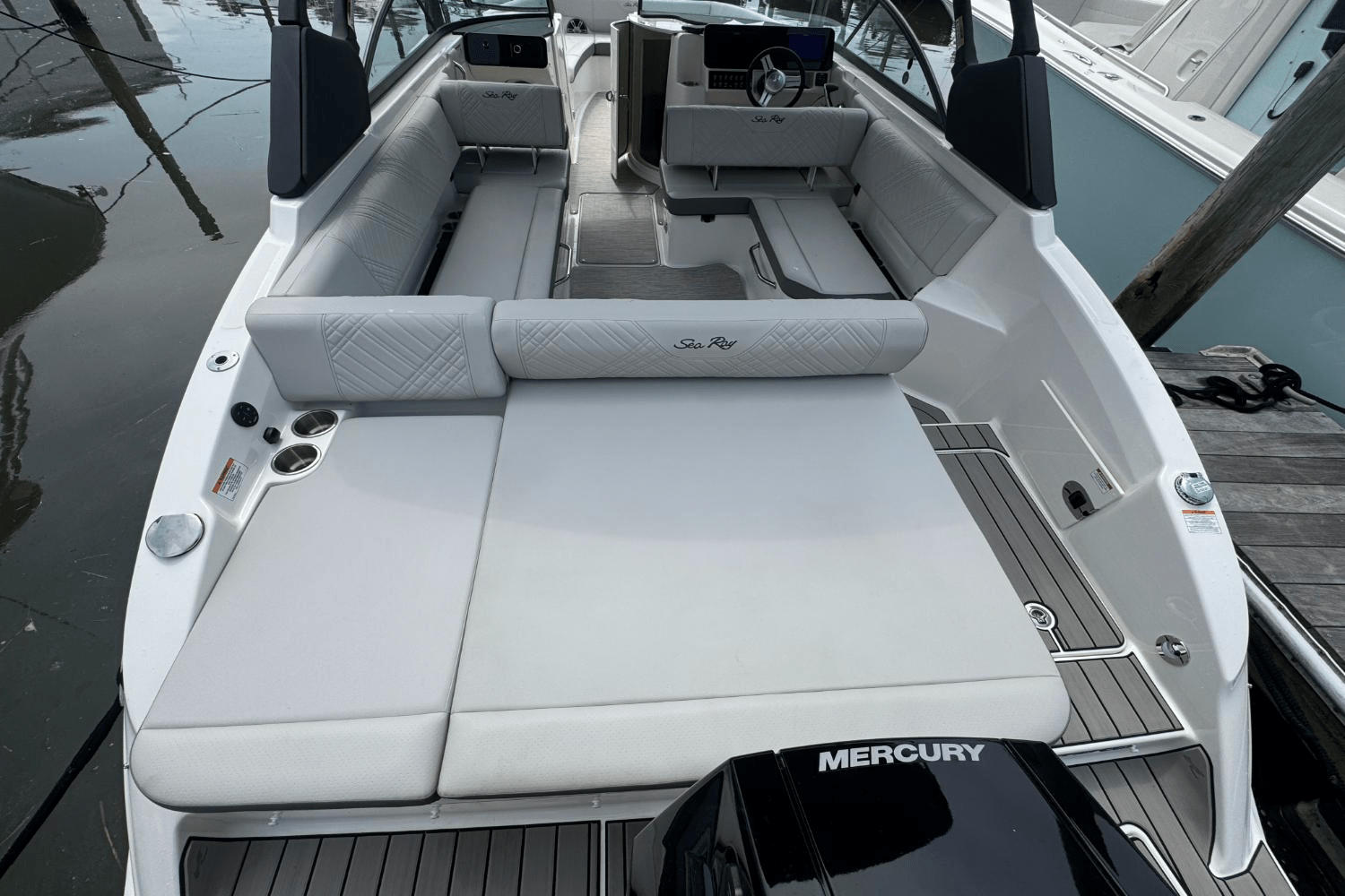 2025 Sea Ray SDX 270 Outboard Image Thumbnail #19