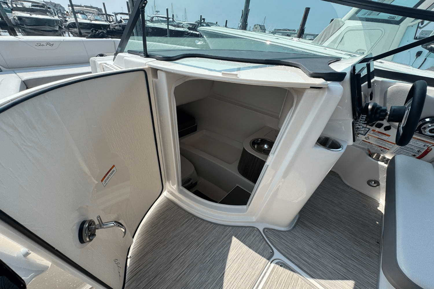 2025 Sea Ray SDX 270 Outboard Image Thumbnail #34