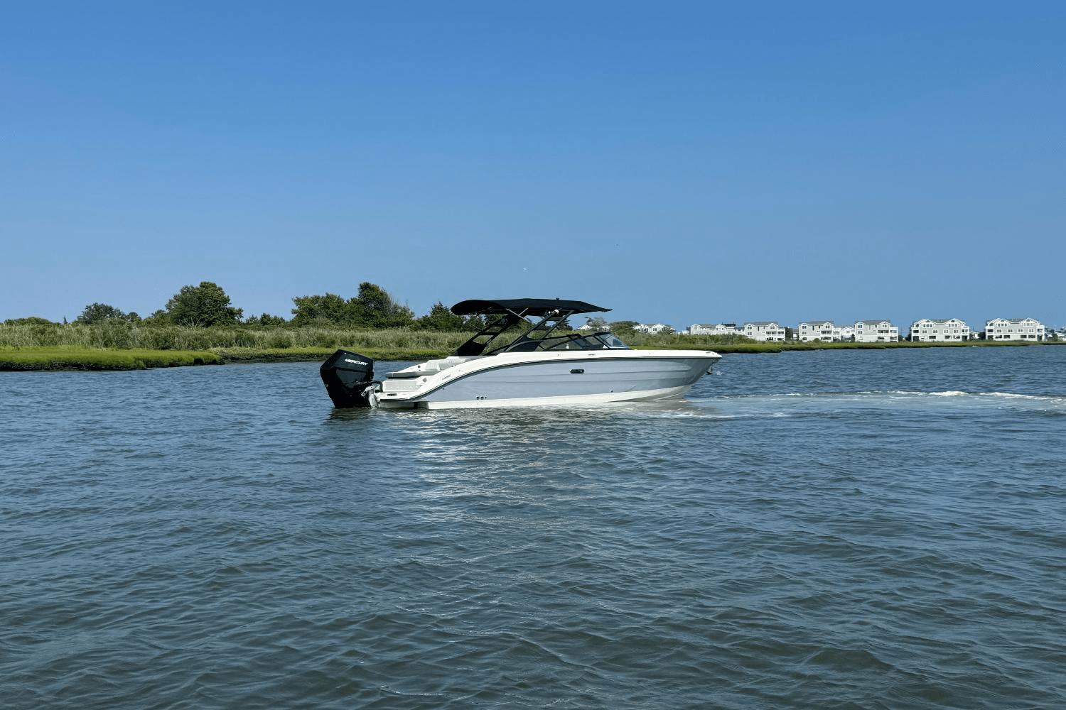2025 Sea Ray SDX 270 Outboard Image Thumbnail #14