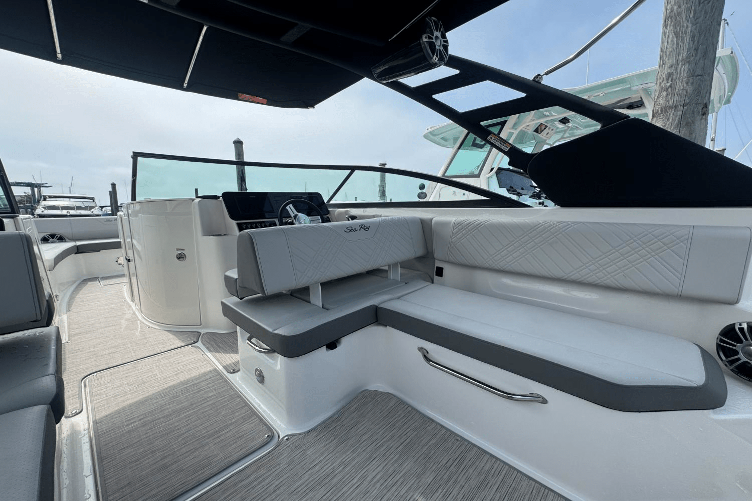 2025 Sea Ray SDX 270 Outboard Image Thumbnail #27