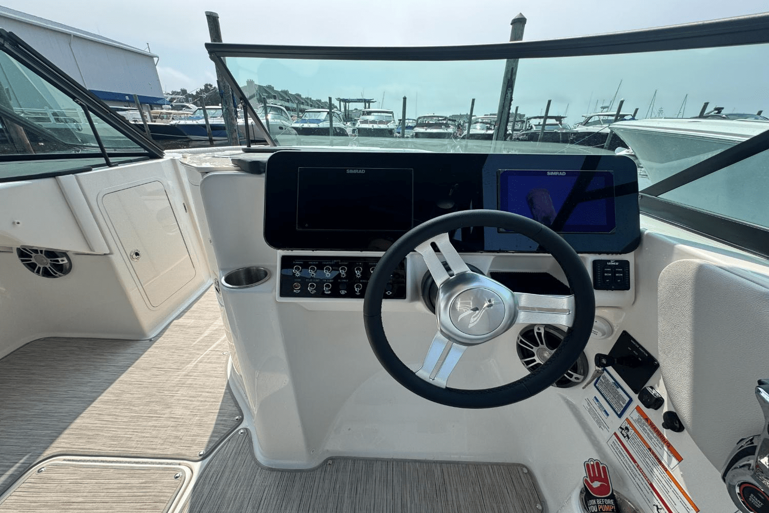 2025 Sea Ray SDX 270 Outboard Image Thumbnail #40