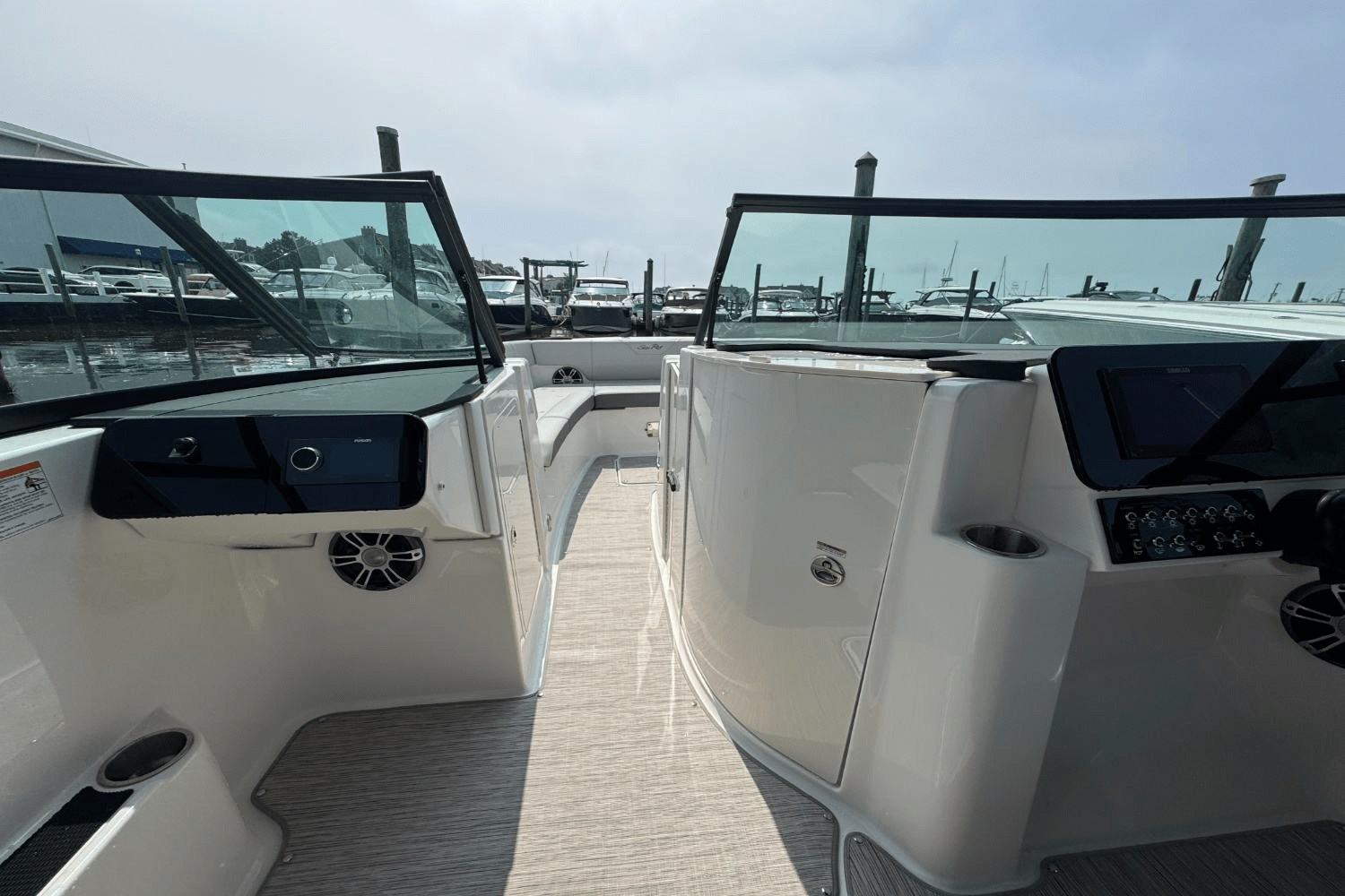 2025 Sea Ray SDX 270 Outboard Image Thumbnail #32