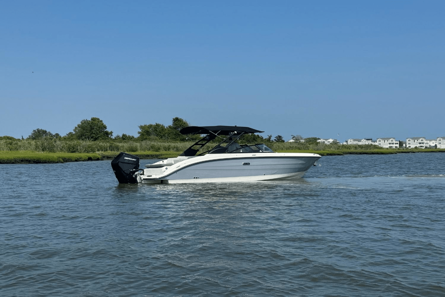 2025 Sea Ray SDX 270 Outboard Image Thumbnail #9