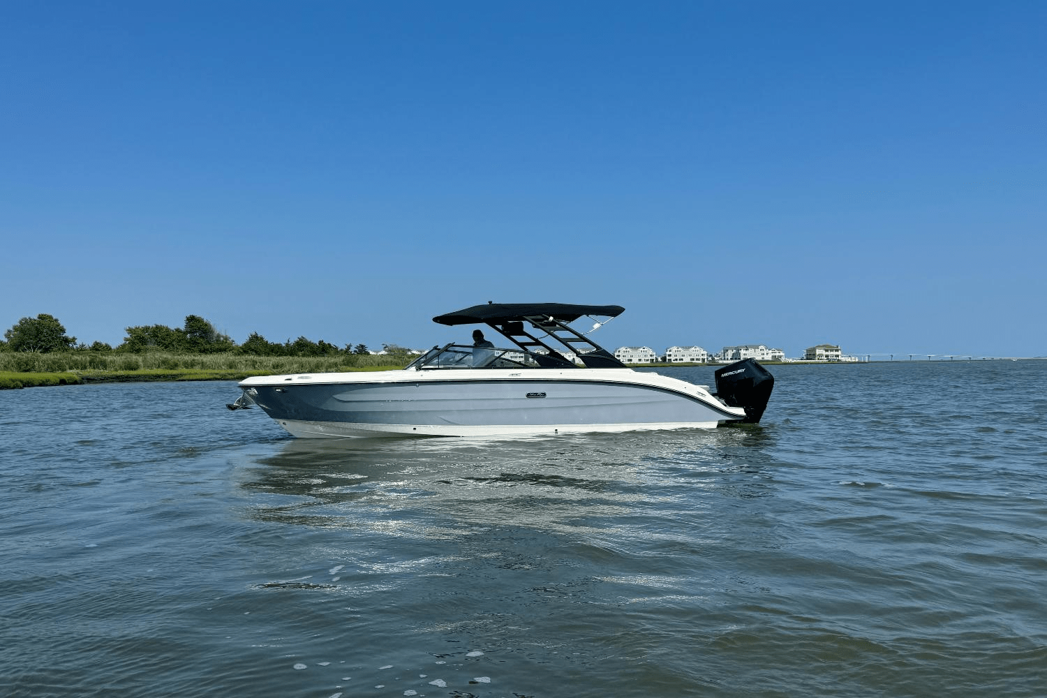 2025 Sea Ray SDX 270 Outboard Image Thumbnail #2