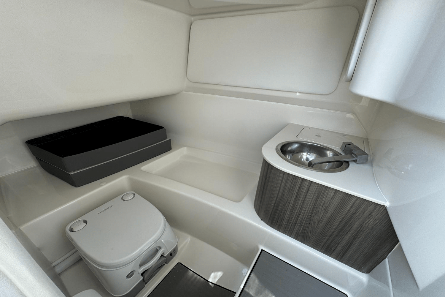 2025 Sea Ray SDX 270 Outboard Image Thumbnail #38