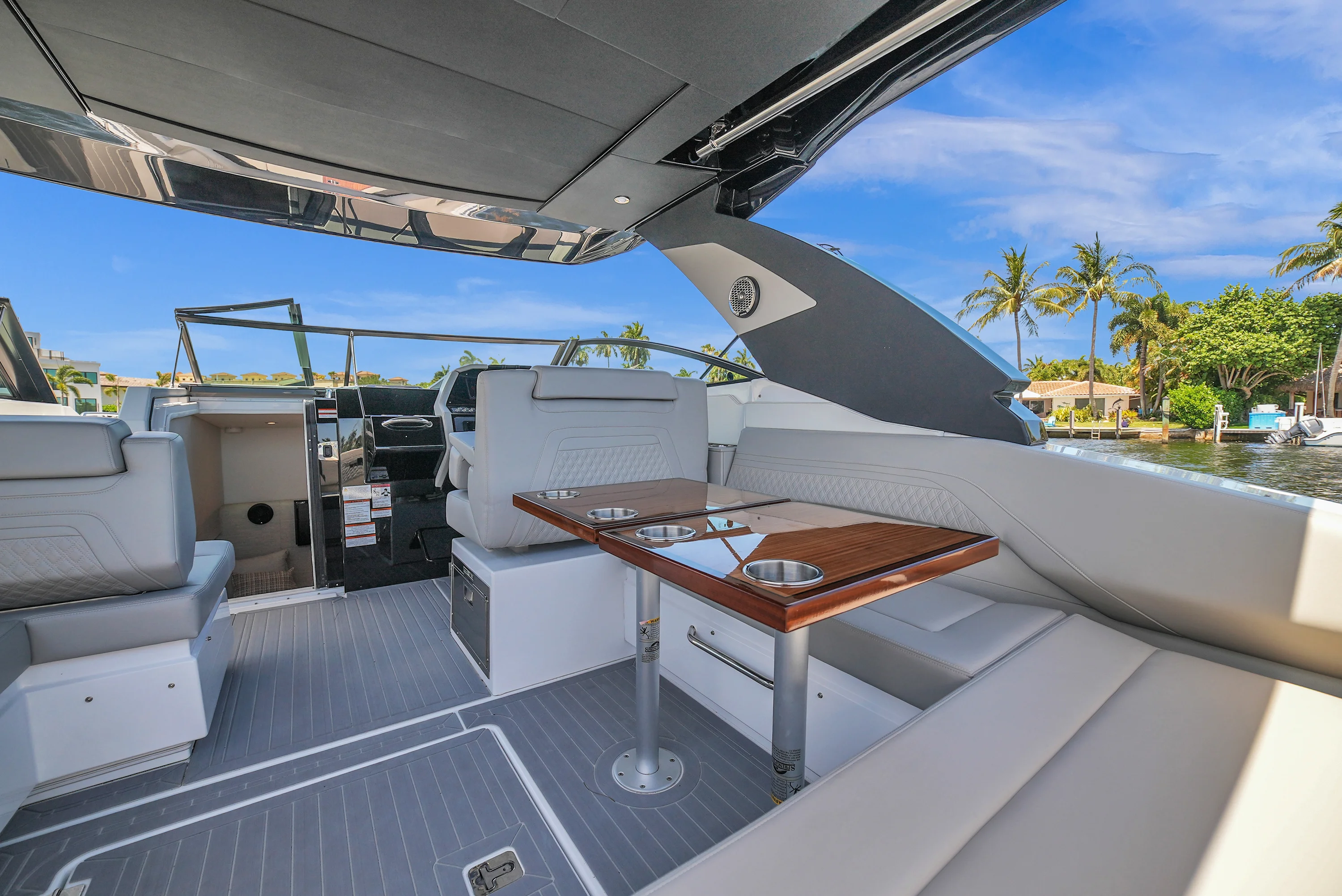 2025 Cruisers Yachts 34 GLS Outboard Image Thumbnail #18