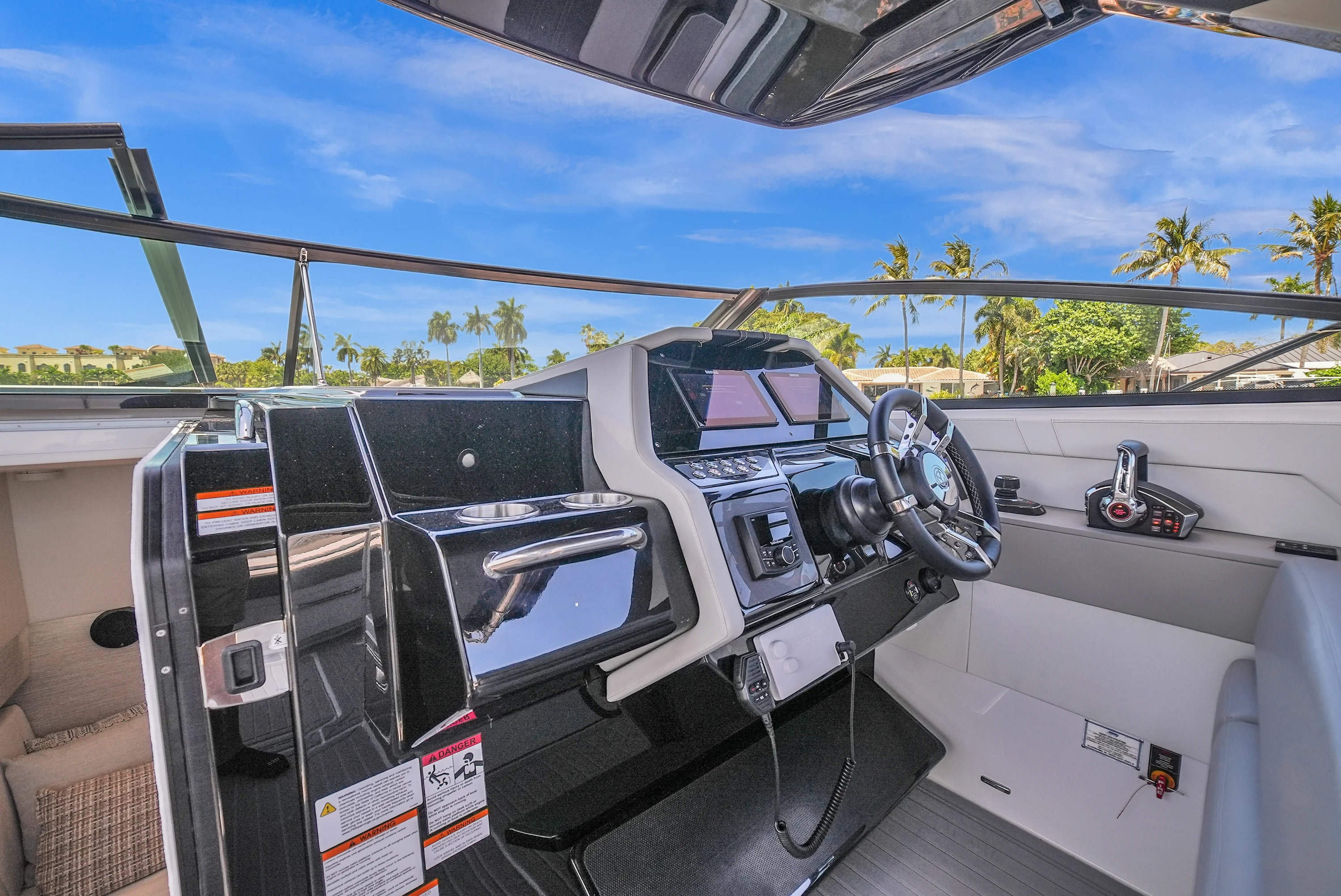 2025 Cruisers Yachts 34 GLS Outboard Image Thumbnail #23