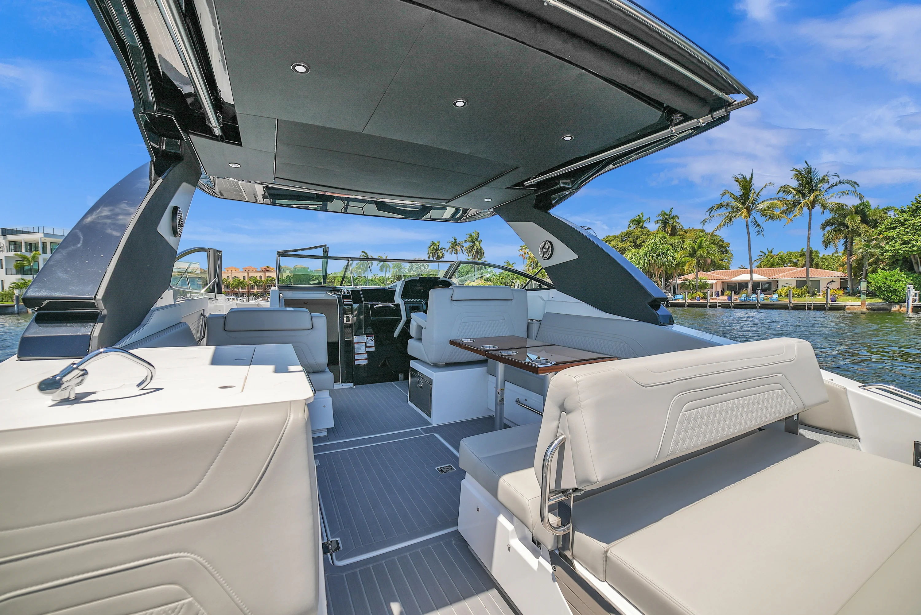 2025 Cruisers Yachts 34 GLS Outboard Image Thumbnail #13