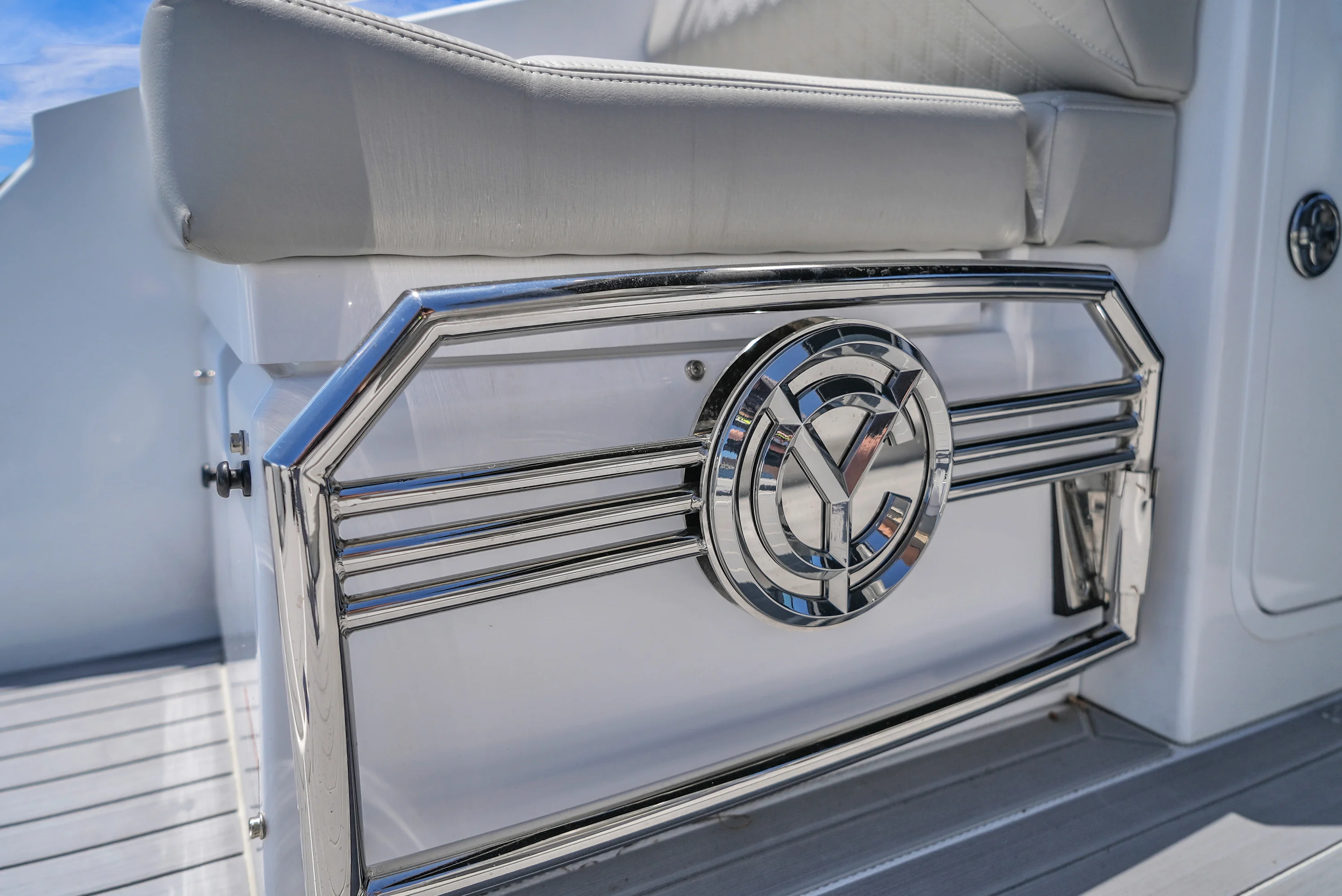 2025 Cruisers Yachts 34 GLS Outboard Image Thumbnail #12