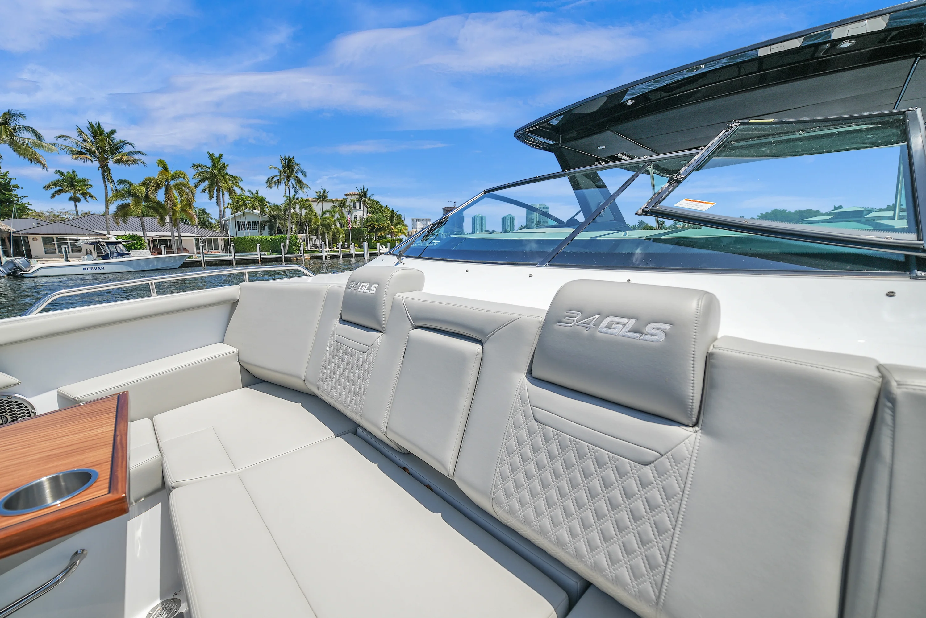 2025 Cruisers Yachts 34 GLS Outboard Image Thumbnail #42