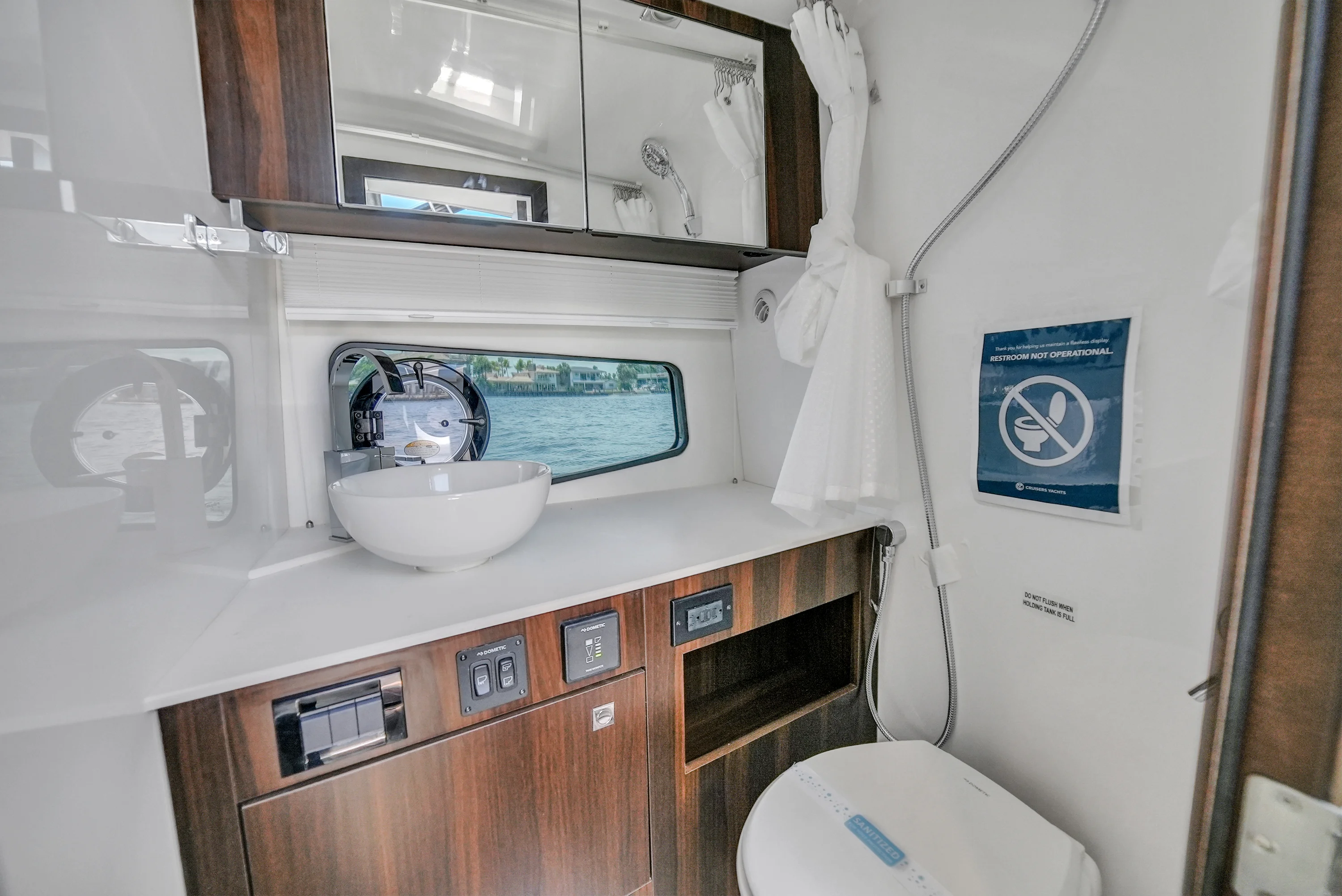 2025 Cruisers Yachts 34 GLS Outboard Image Thumbnail #36