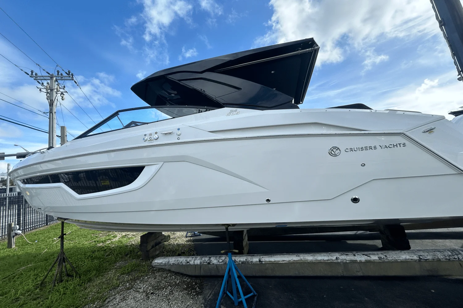 2025 Cruisers Yachts 34 GLS Outboard Image Thumbnail #1