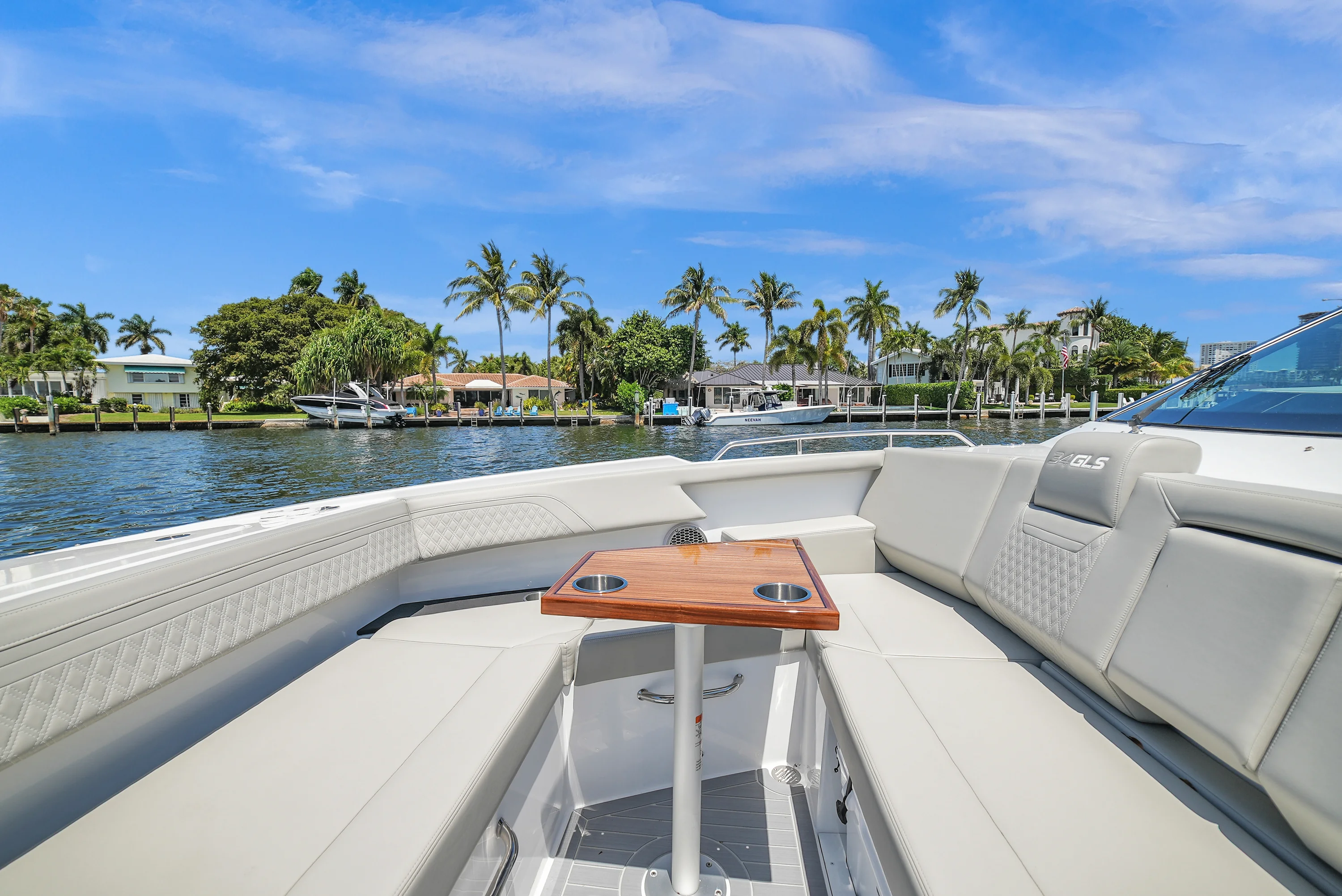 2025 Cruisers Yachts 34 GLS Outboard Image Thumbnail #44