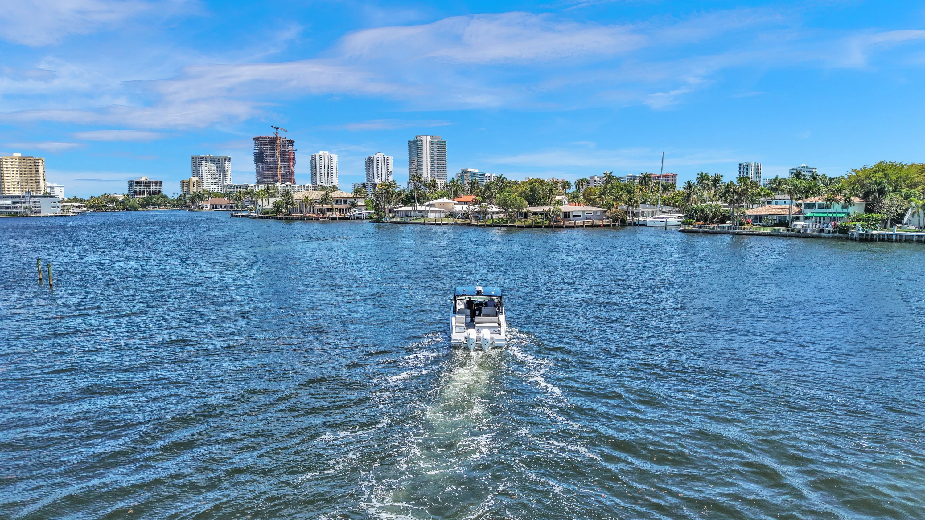2025 Cruisers Yachts 34 GLS Outboard Image Thumbnail #3