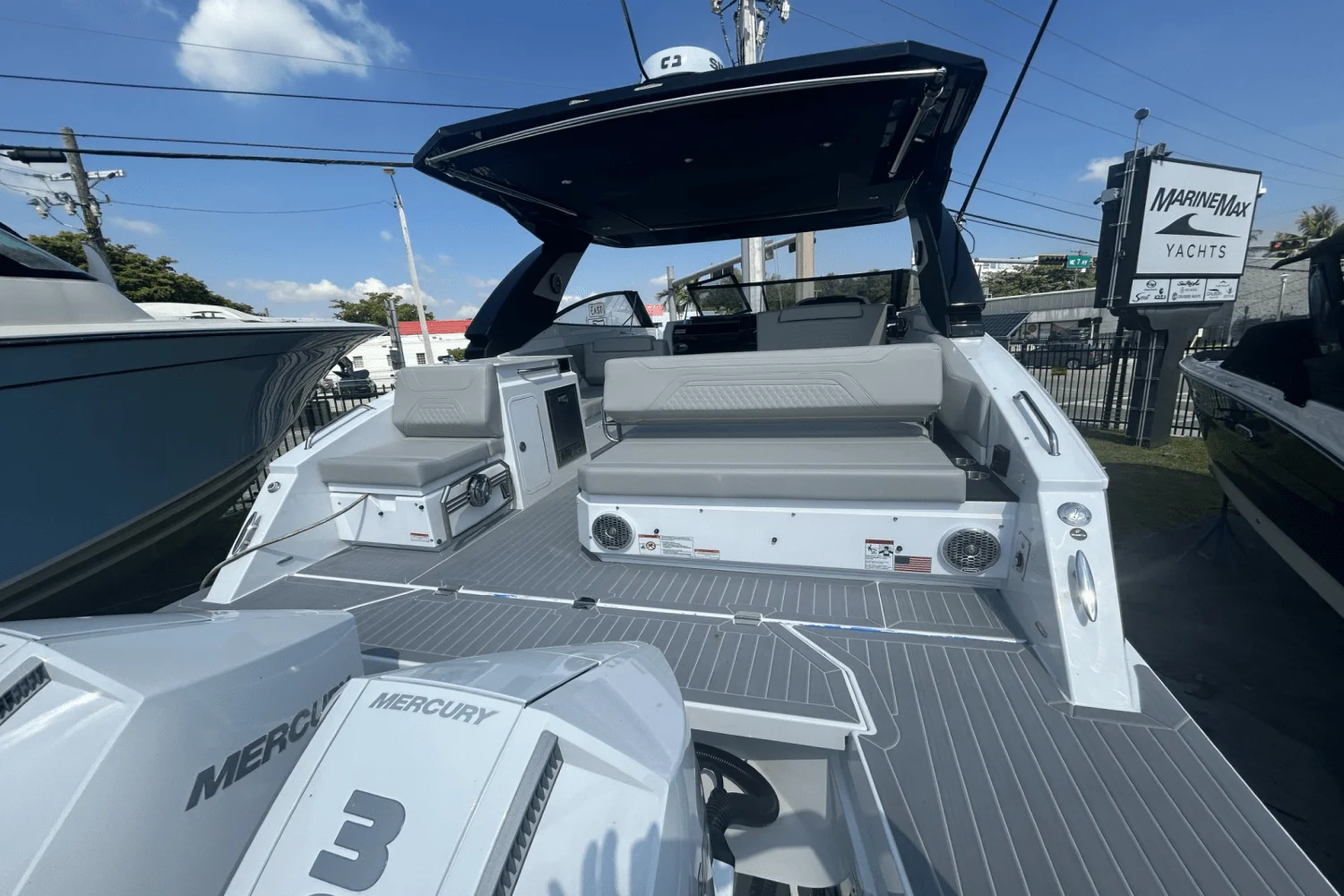 2025 Cruisers Yachts 34 GLS Outboard Image Thumbnail #6